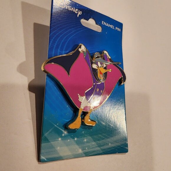 Disney Palm Darkwing Duck Exclusive Enamel Pin Duck Tales Monogram NEW - Picture 4 of 10